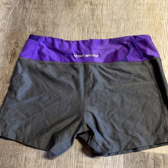 Under Armour Workout Shorts - Picture 2 of 5